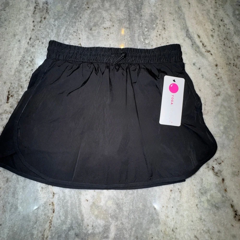 NWT‎ Yogalicious Skort Womens Small Black Yoga Athletic Workout